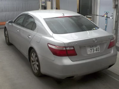 Lexus LS  с аукциона в Японии