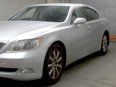 Lexus LS  с аукциона в Японии