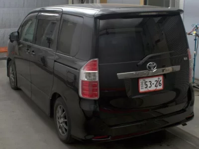 Toyota NOAH  с аукциона в Японии