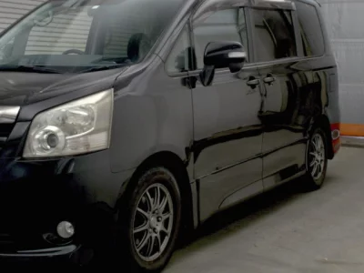 Toyota NOAH  с аукциона в Японии