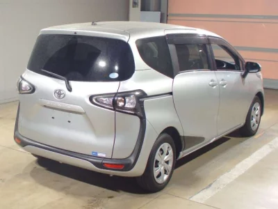 Toyota SIENTA  с аукциона в Японии