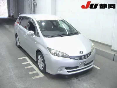 Toyota WISH  с аукциона в Японии