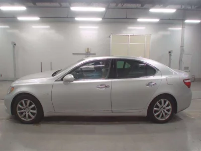 Lexus LS  с аукциона в Японии