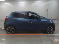 Mazda DEMIO лот № 30535 оценка 3.5  с аукциона в Японии 2