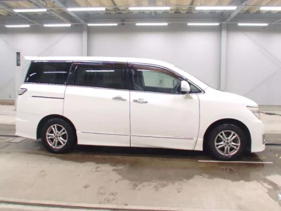 Nissan ELGRAND  с аукциона в Японии