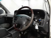 Toyota HIACE VAN лот № 5562 оценка 3  с аукциона в Японии 6