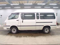 Toyota HIACE VAN лот № 5562 оценка 3  с аукциона в Японии 3