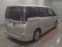 Toyota VOXY лот № 30569 оценка 3.5  с аукциона в Японии 1