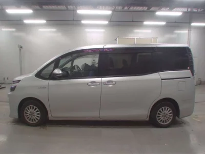 Toyota VOXY  с аукциона в Японии