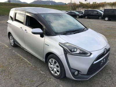 Toyota SIENTA  с аукциона в Японии
