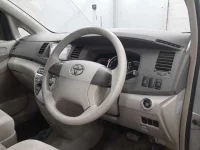 Toyota ISIS лот № 5582 оценка 3  с аукциона в Японии 6