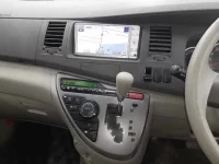 Toyota ISIS лот № 5582 оценка 3  с аукциона в Японии 8