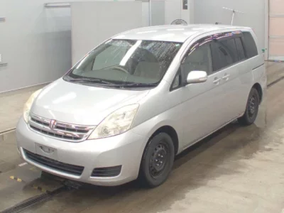 Toyota ISIS  с аукциона в Японии