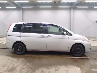 Toyota ISIS  с аукциона в Японии