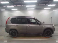 Nissan X-TRAIL лот № 30580 оценка 3.5  с аукциона в Японии 2
