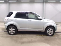 Toyota RUSH лот № 5590 оценка R  с аукциона в Японии 2