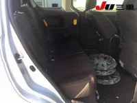 Toyota SPADE лот № 8228 оценка 4  с аукциона в Японии 4