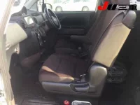 Toyota SPADE лот № 8228 оценка 4  с аукциона в Японии 2