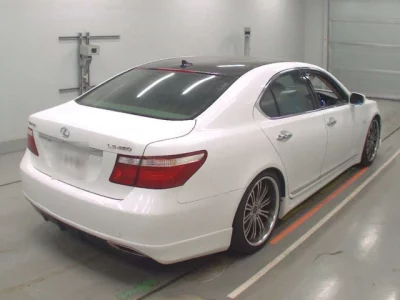 Lexus LS  с аукциона в Японии