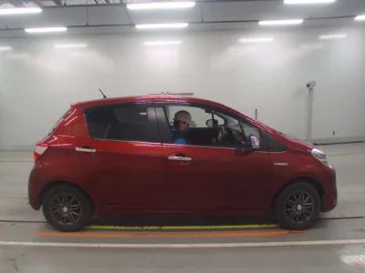 Toyota VITZ  с аукциона в Японии
