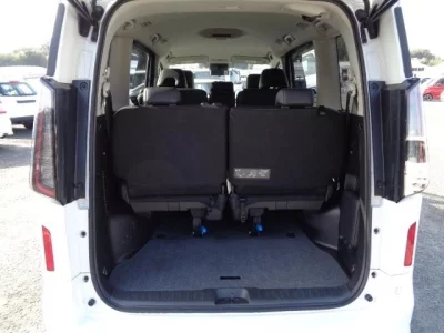 Nissan SERENA  с аукциона в Японии