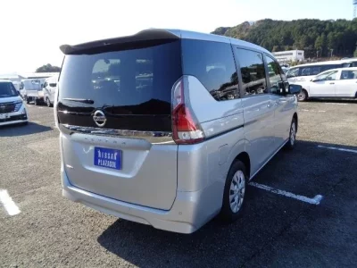 Nissan SERENA  с аукциона в Японии