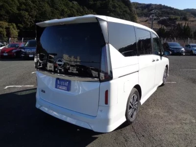 Nissan SERENA  с аукциона в Японии