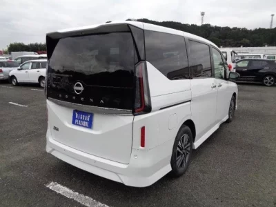 Nissan SERENA  с аукциона в Японии