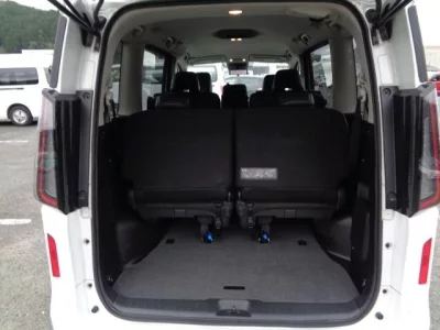 Nissan SERENA  с аукциона в Японии