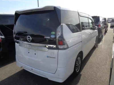 Nissan SERENA  с аукциона в Японии