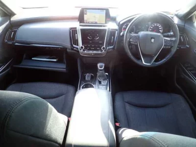 Toyota CROWN  с аукциона в Японии
