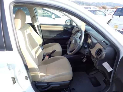 Toyota COROLLA AXIO  с аукциона в Японии