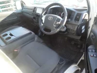 Toyota HIACE VAN лот № 50 оценка 3.5  с аукциона в Японии 2