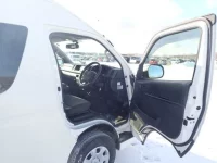 Toyota HIACE VAN лот № 2032 оценка 3  с аукциона в Японии 3