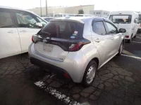 Toyota YARIS лот № 32 оценка 4  с аукциона в Японии 1
