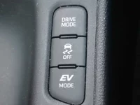 Toyota YARIS лот № 32 оценка 4  с аукциона в Японии 8