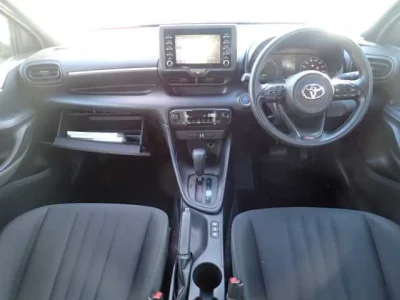 Toyota YARIS  с аукциона в Японии