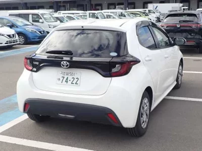 Toyota YARIS  с аукциона в Японии
