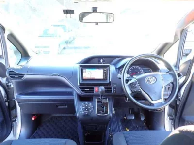 Toyota NOAH  с аукциона в Японии