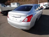 Nissan LATIO лот № 159 оценка 3.5  с аукциона в Японии 1