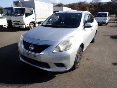 Nissan LATIO  с аукциона в Японии