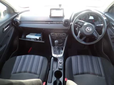 Mazda DEMIO  с аукциона в Японии