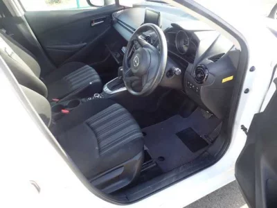 Mazda DEMIO  с аукциона в Японии