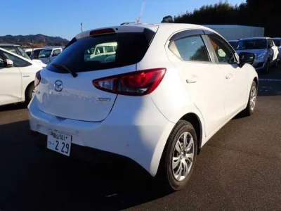 Mazda DEMIO  с аукциона в Японии