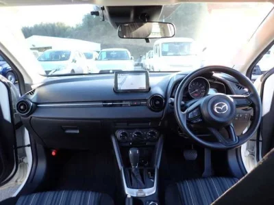 Mazda DEMIO  с аукциона в Японии