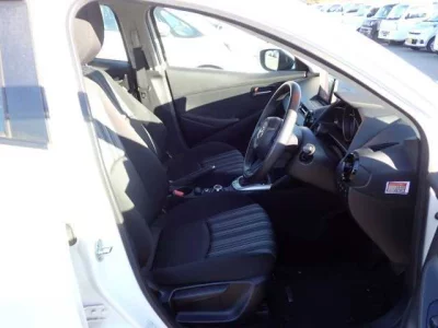 Mazda DEMIO  с аукциона в Японии