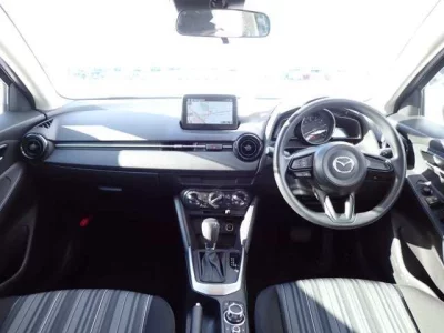 Mazda MAZDA2  с аукциона в Японии