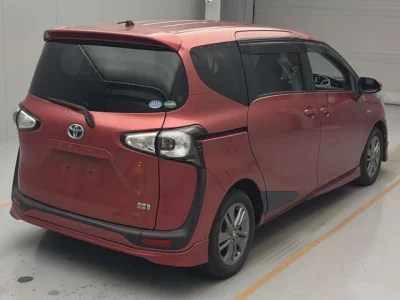Toyota SIENTA  с аукциона в Японии