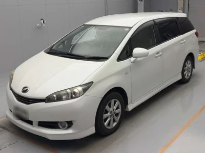 Toyota WISH  с аукциона в Японии