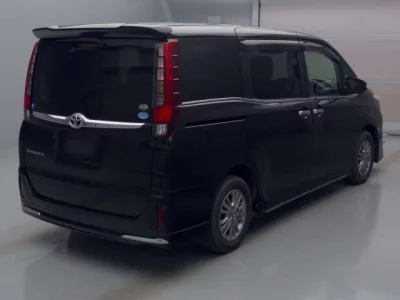 Toyota ESQUIRE  с аукциона в Японии